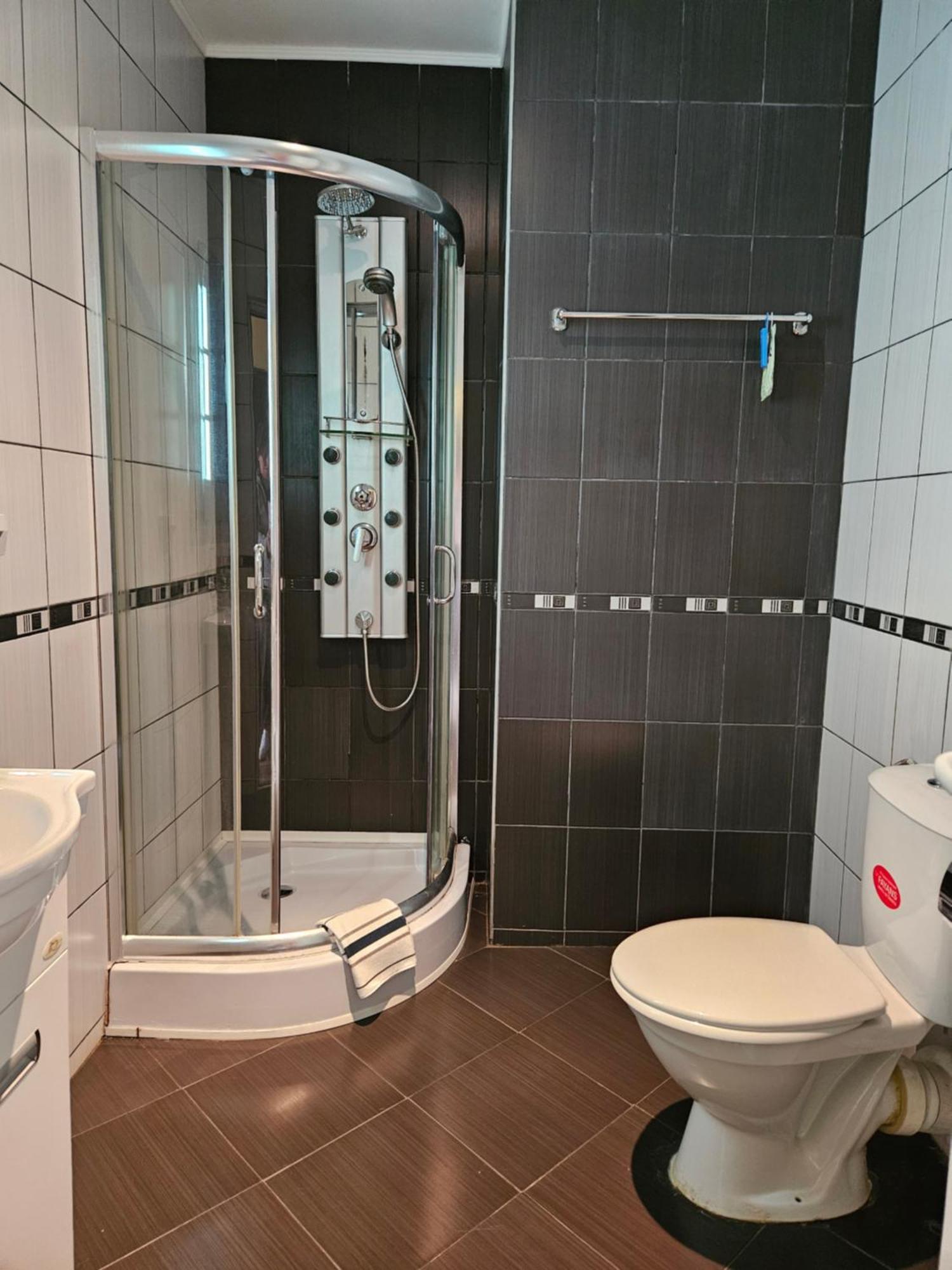 Family Hotel Komhotel Berkovitsa Eksteriør billede