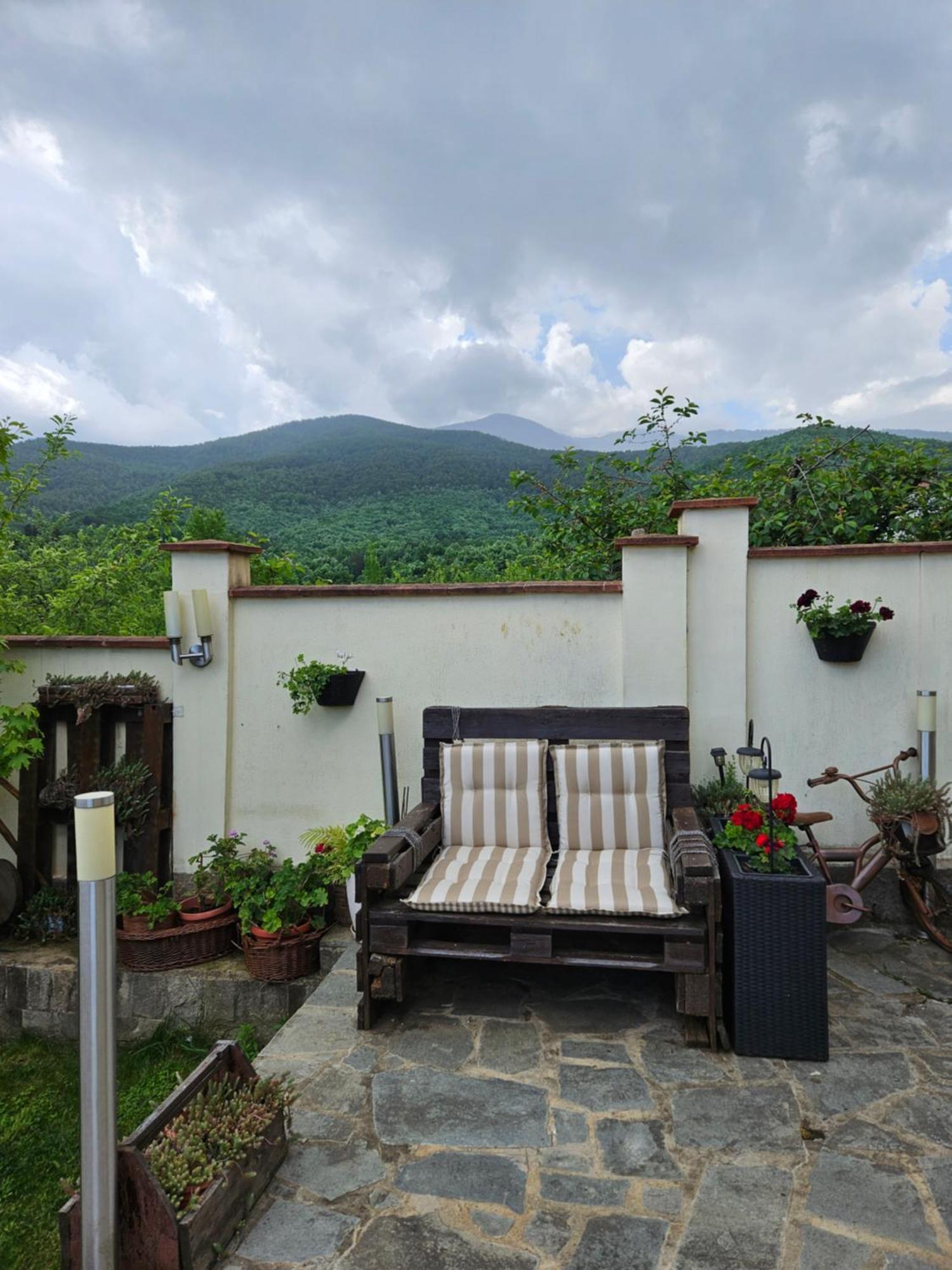Family Hotel Komhotel Berkovitsa Eksteriør billede