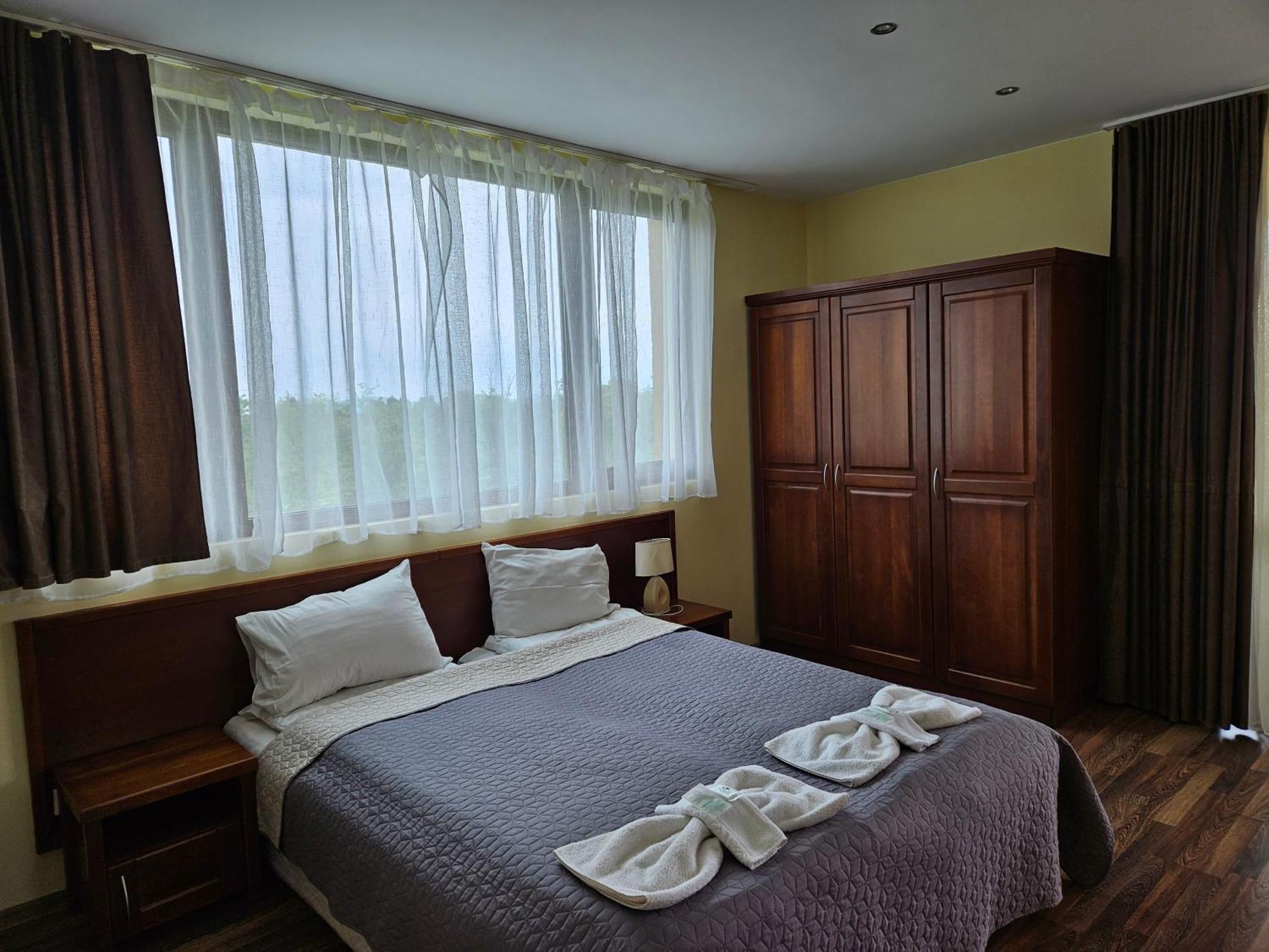 Family Hotel Komhotel Berkovitsa Eksteriør billede