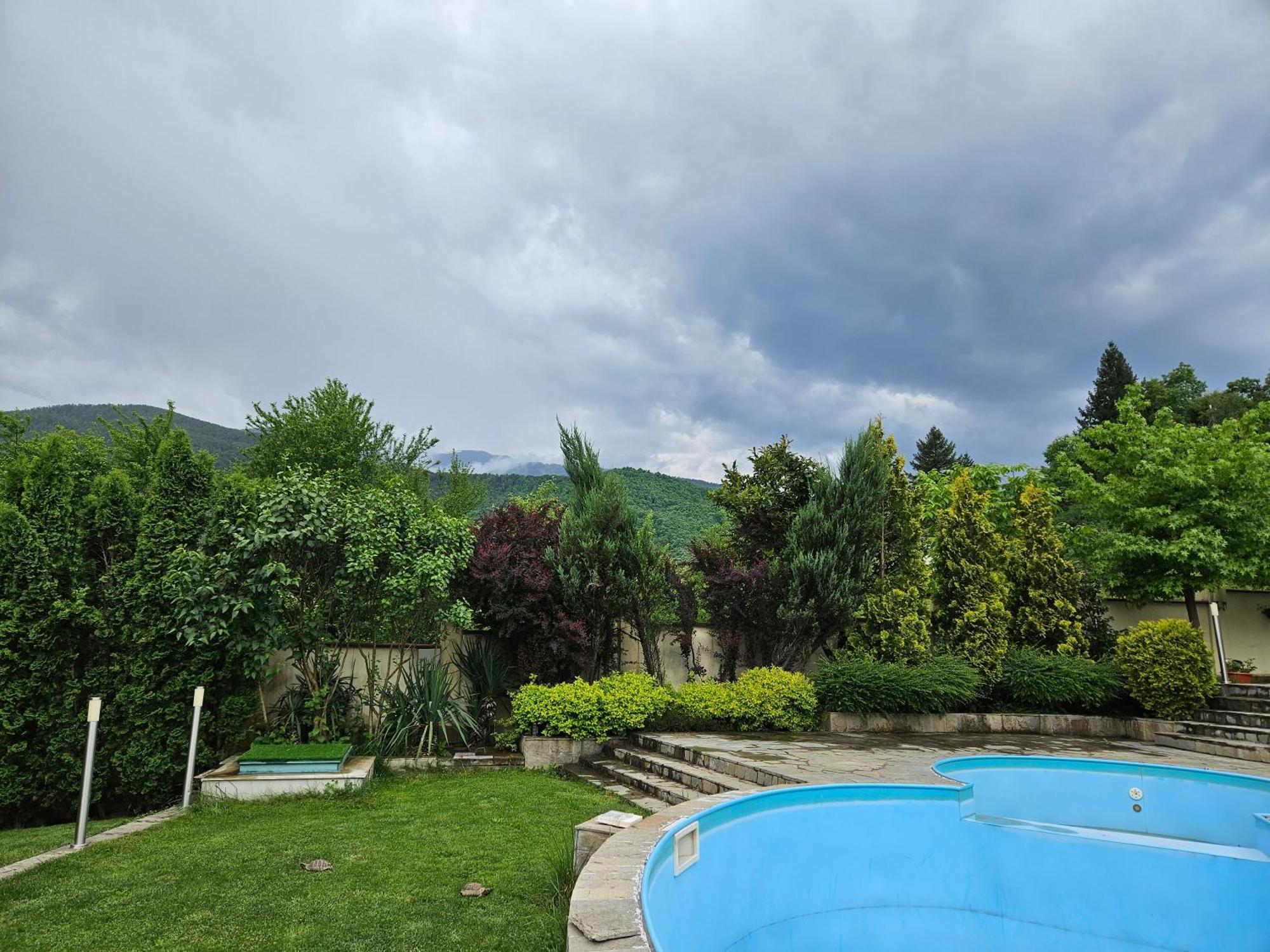 Family Hotel Komhotel Berkovitsa Eksteriør billede