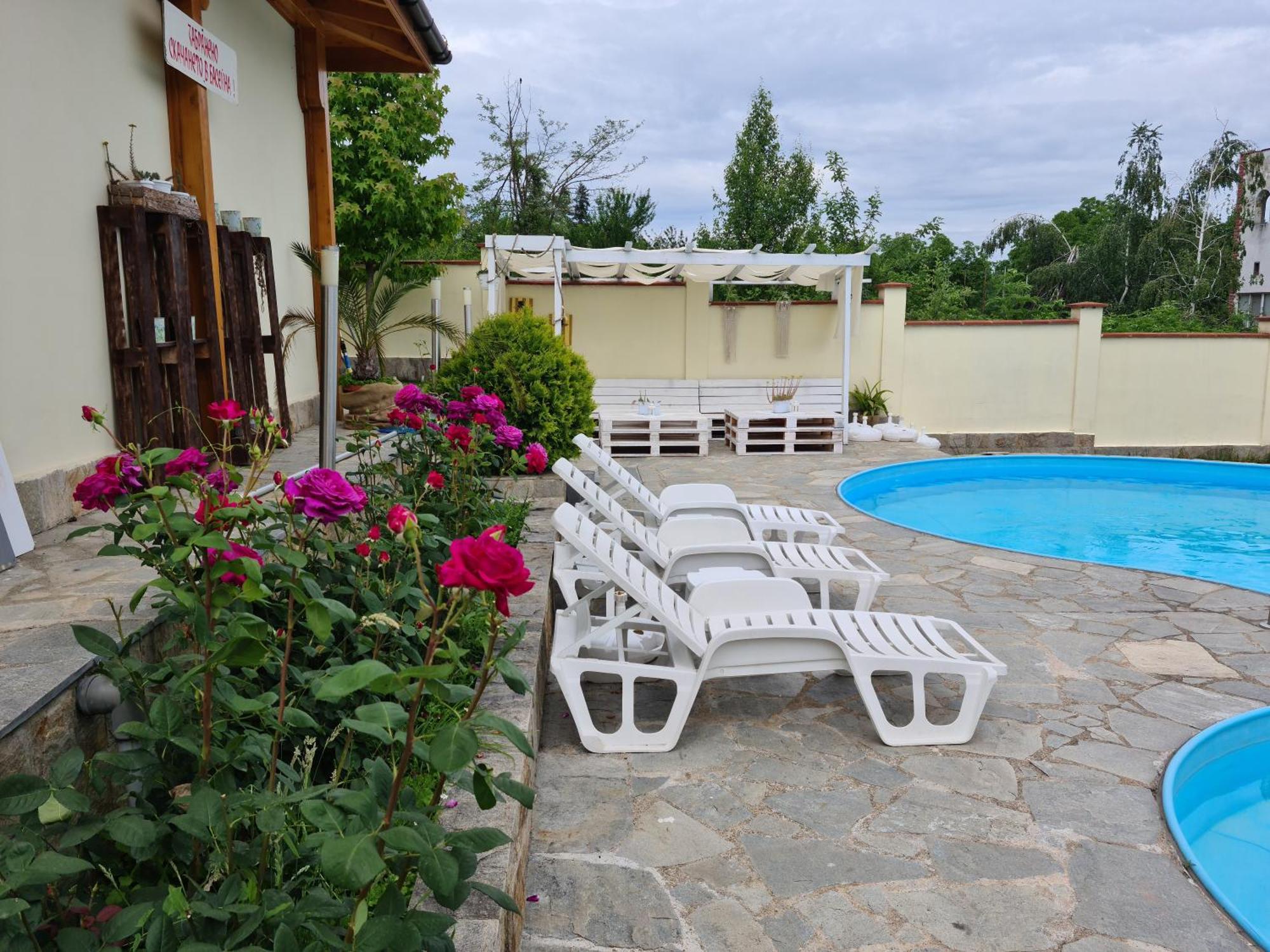 Family Hotel Komhotel Berkovitsa Eksteriør billede