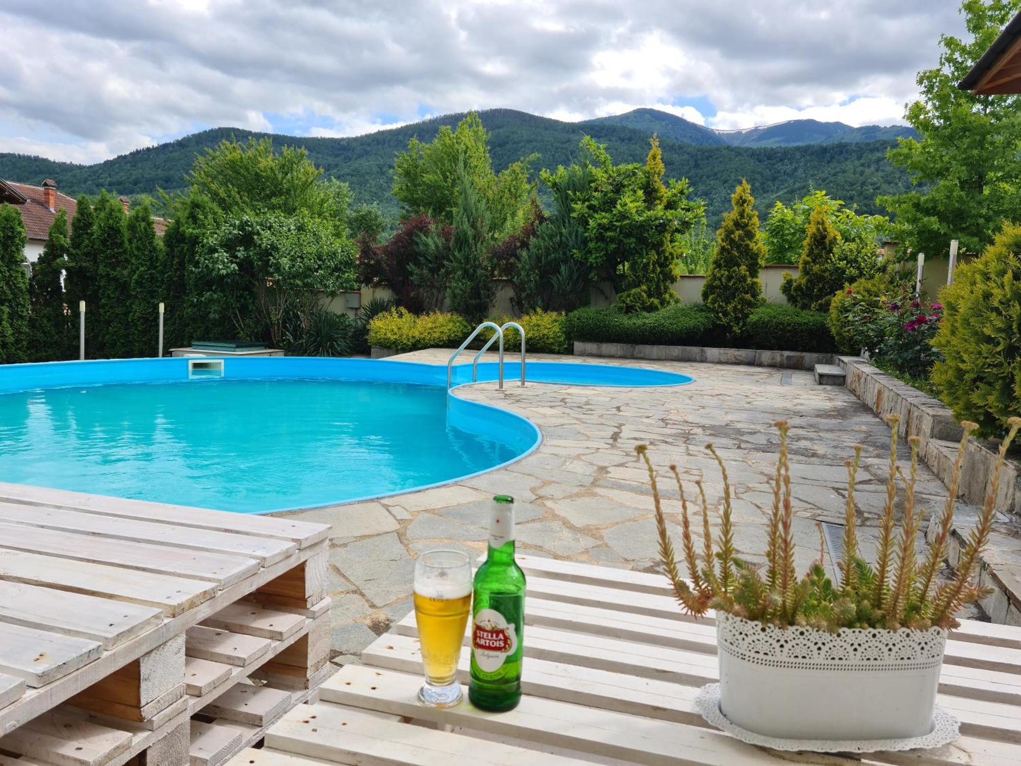 Family Hotel Komhotel Berkovitsa Eksteriør billede