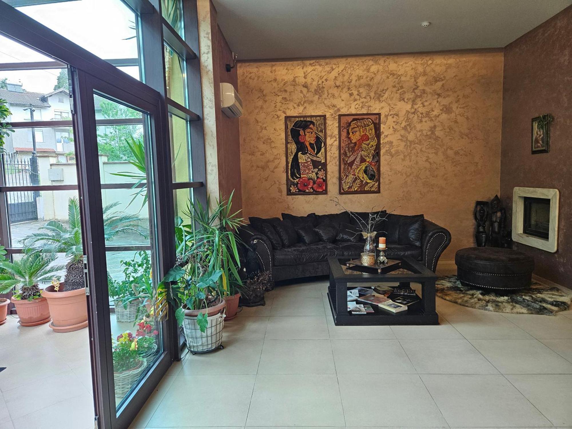Family Hotel Komhotel Berkovitsa Eksteriør billede