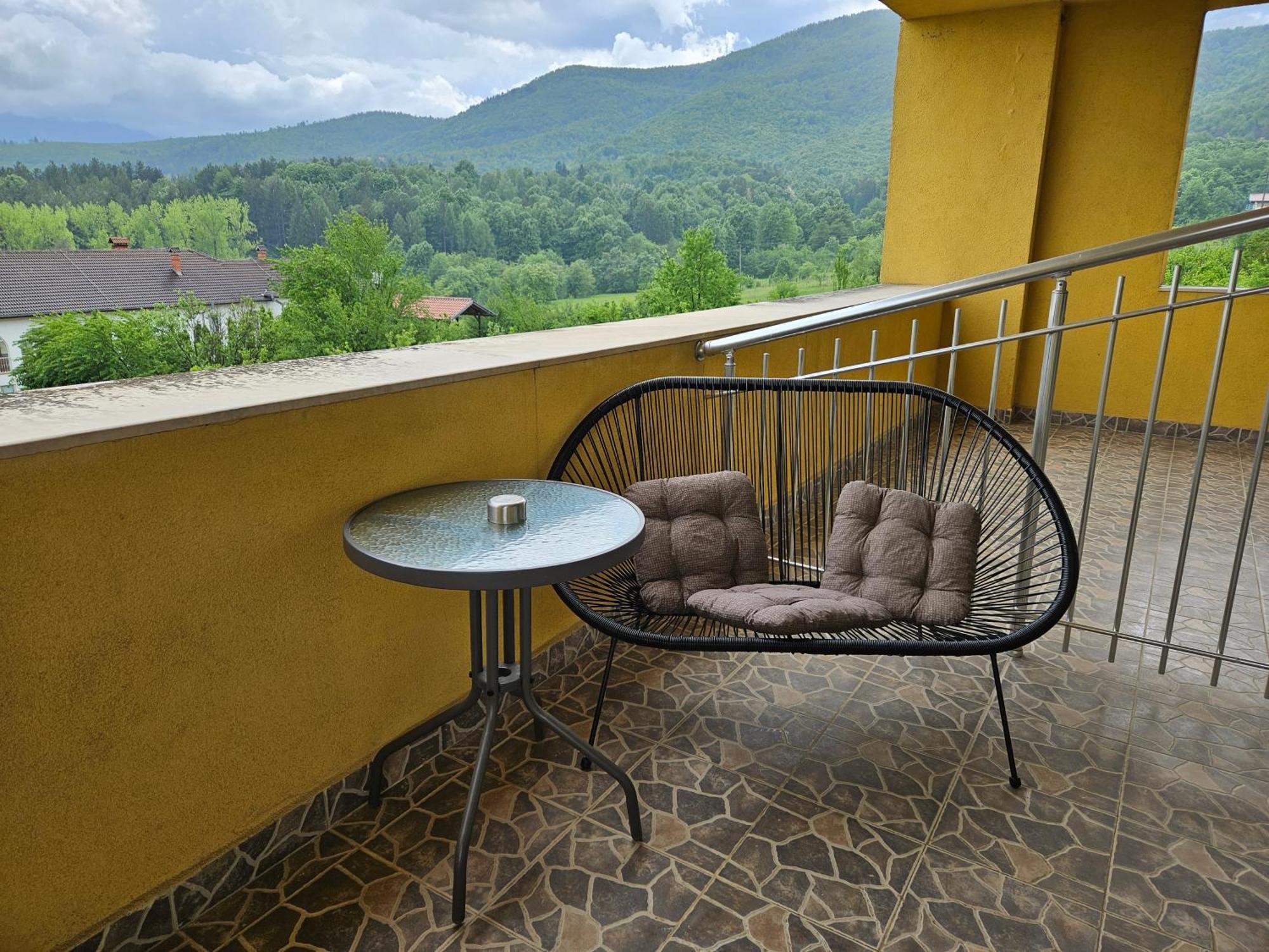 Family Hotel Komhotel Berkovitsa Eksteriør billede