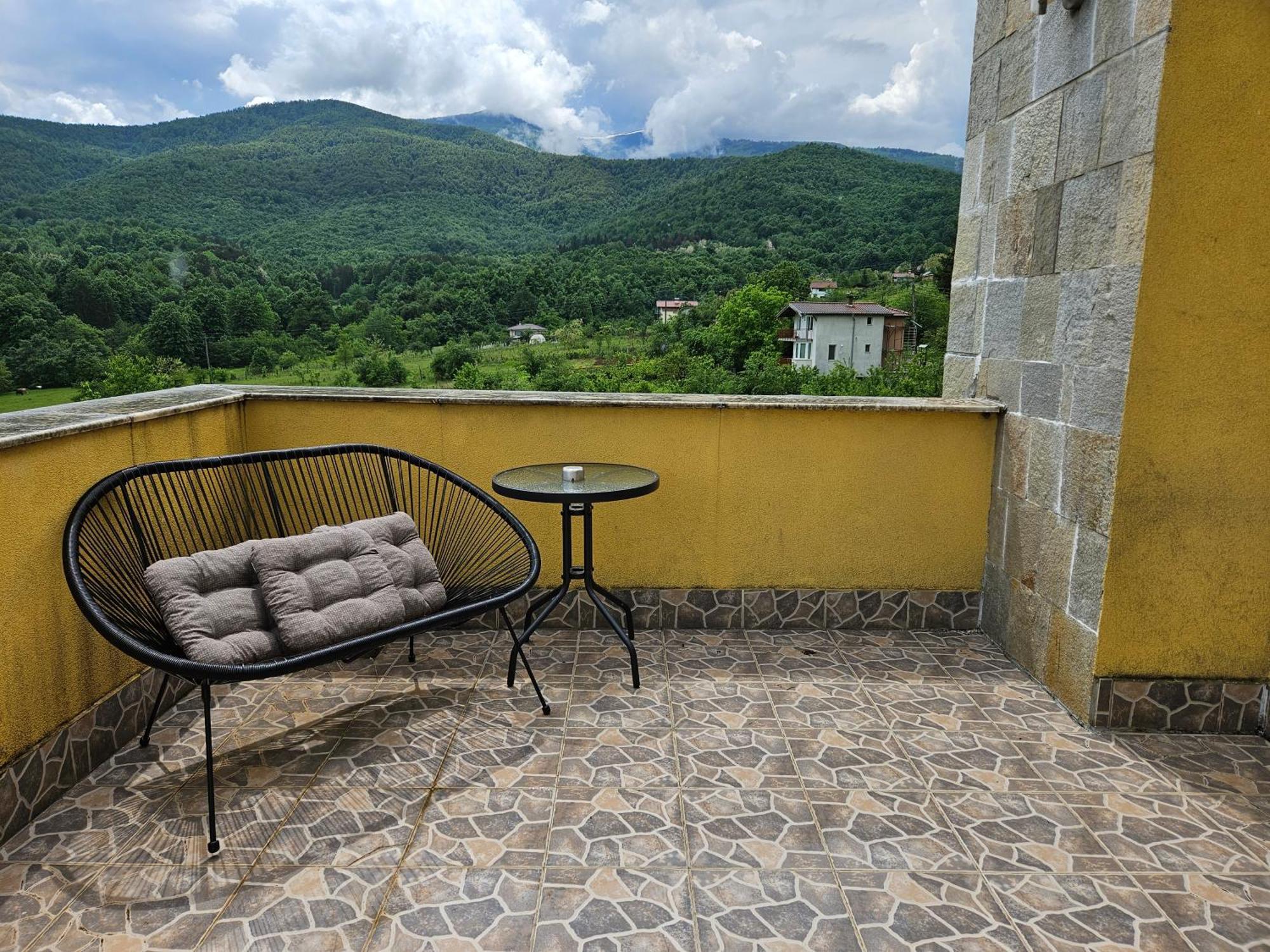 Family Hotel Komhotel Berkovitsa Eksteriør billede