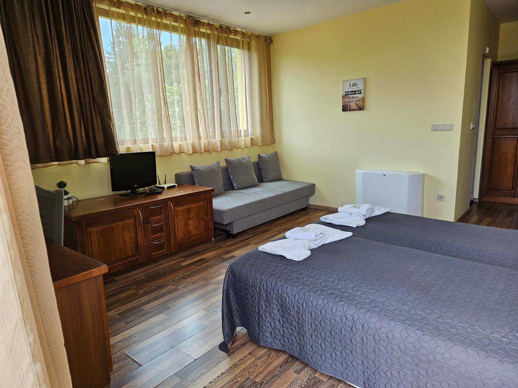 Family Hotel Komhotel Berkovitsa Eksteriør billede